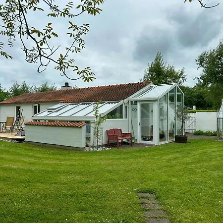 Summerhouse In Southern Style Close To Сasa de vacaciones *